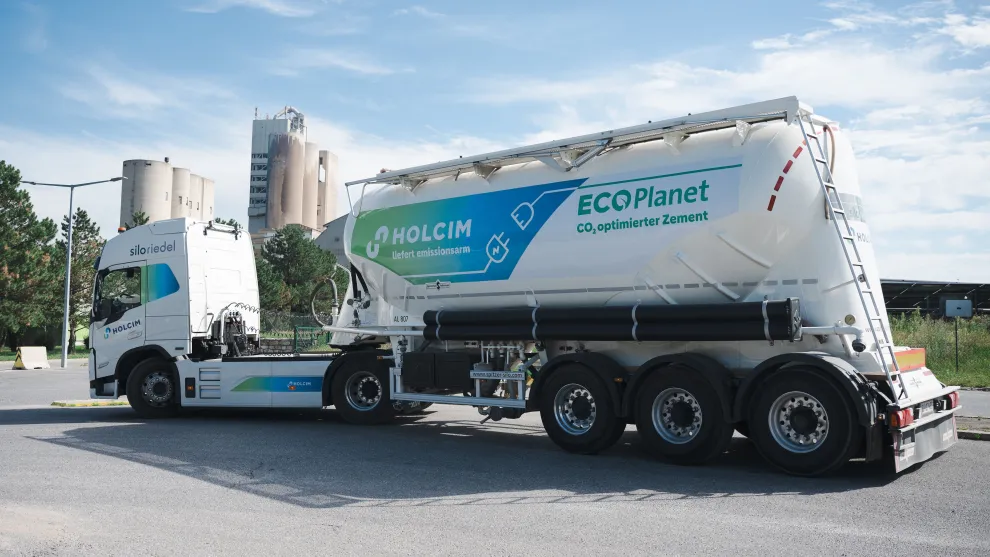 Holcim Silo Riedel E-LKW Zement